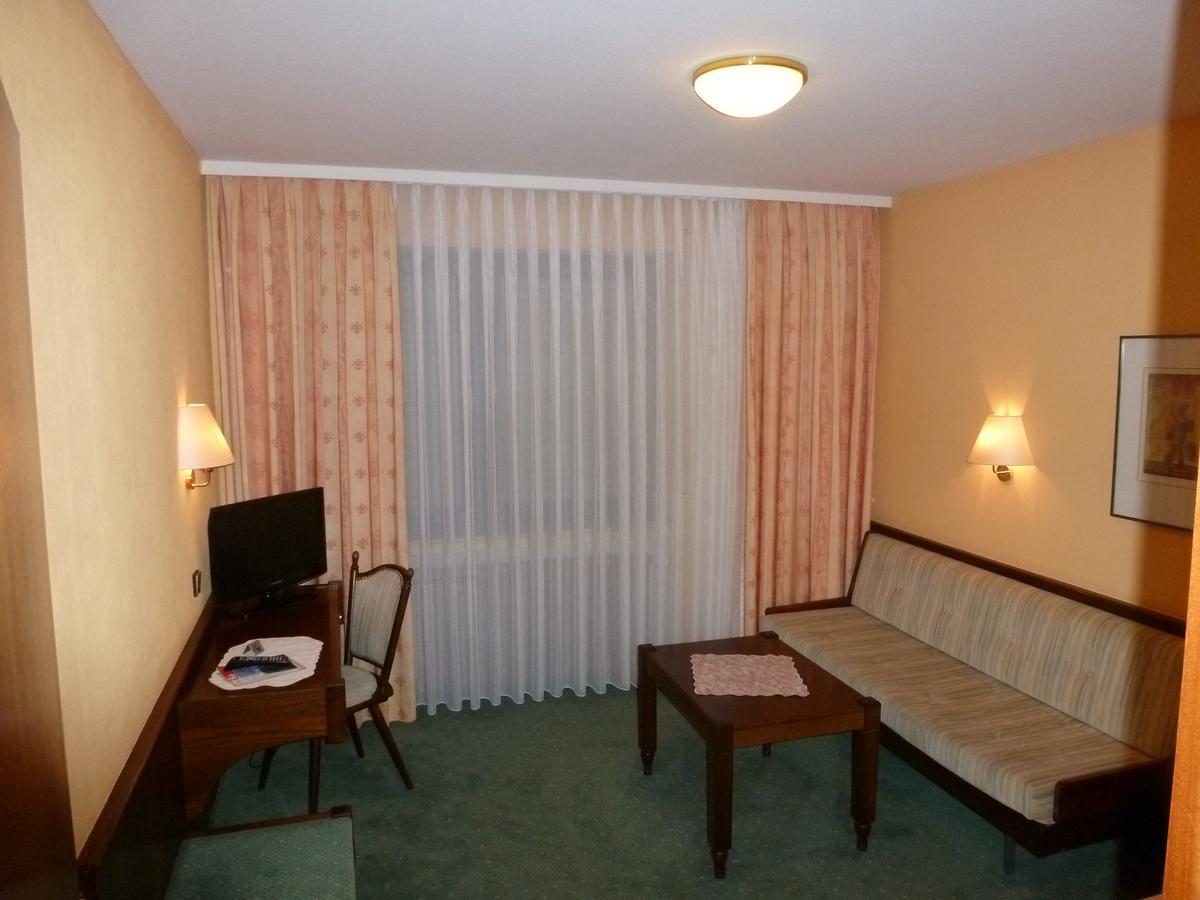 טובינגן Hotel Am Schoenbuchrand מראה חיצוני תמונה